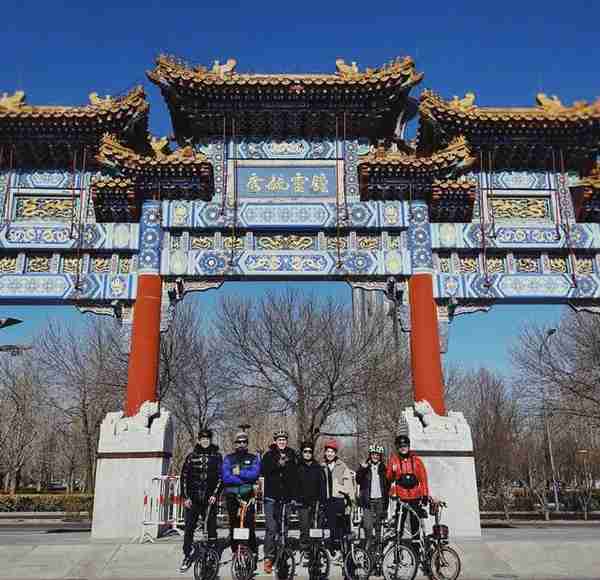 北京城里，“卷”起来的自行车