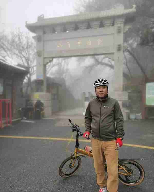 北京城里，“卷”起来的自行车