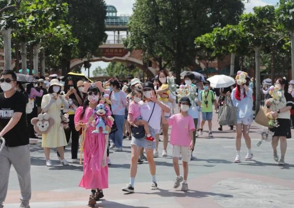 好久不见！上海迪士尼乐园重新开园，粉丝们的装扮太抢镜