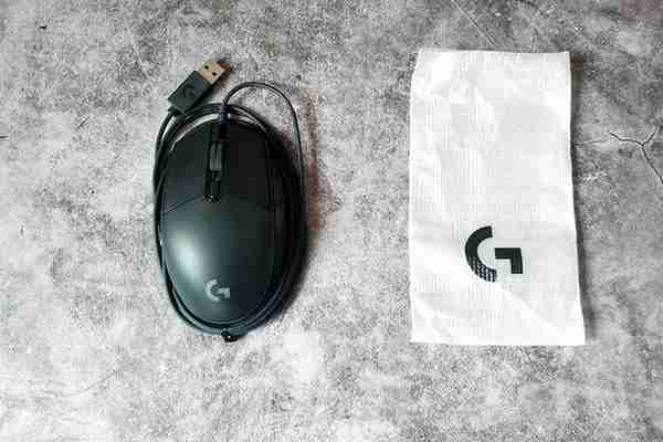 罗技新版G102游戏鼠标开箱：8000DPI、119元到手体验如何？